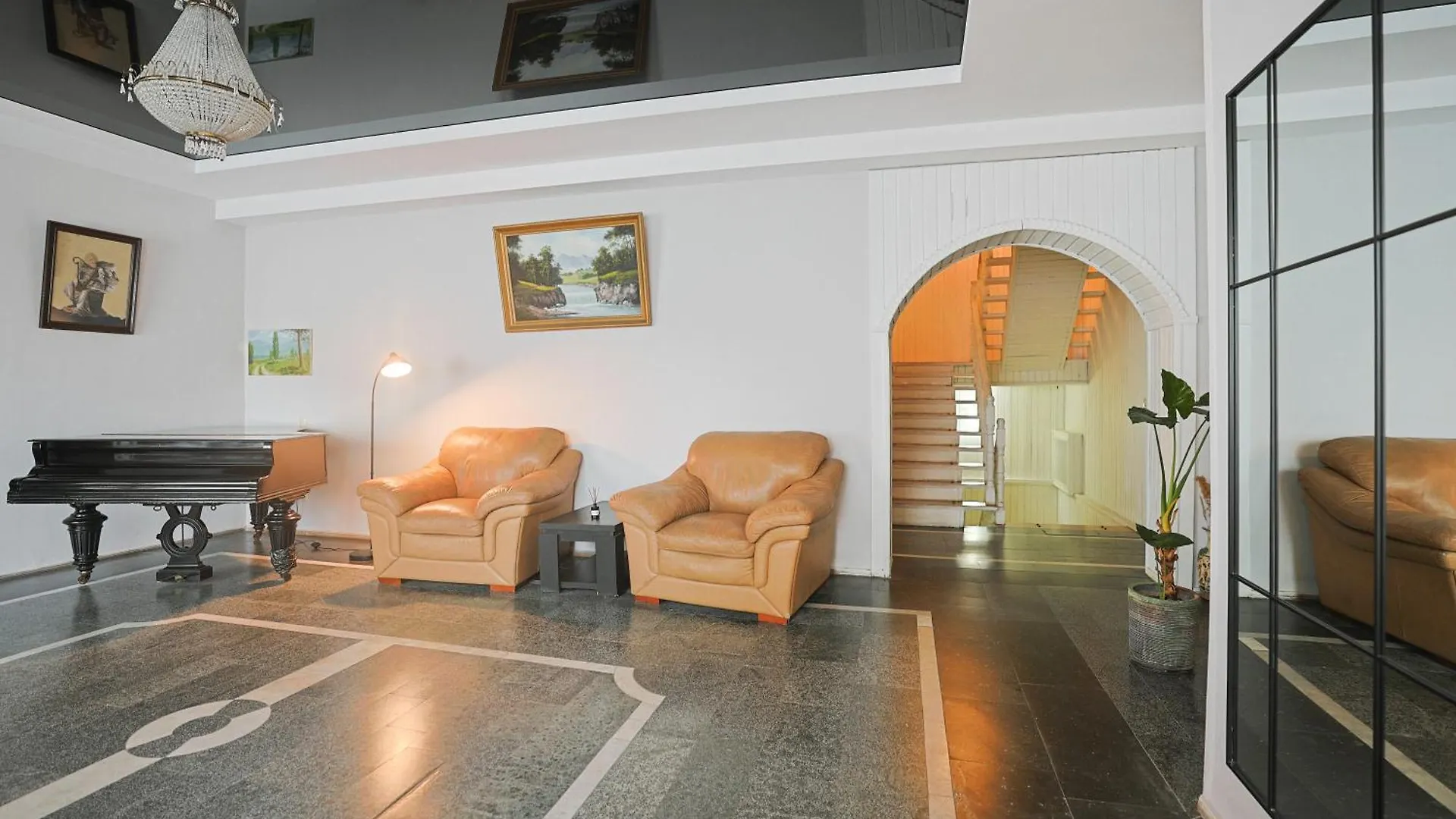 טביליסי Hotel White House בית הארחה